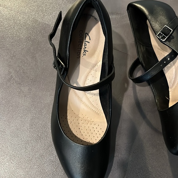 Clark’s Ambry Shine Black Leather Maryjane Heels - Picture 5 of 5